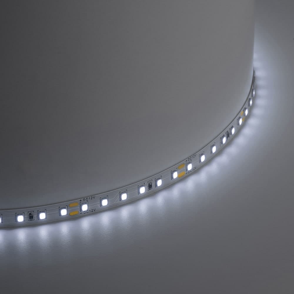 Лента светодиодная  SST02 SAFFIT 120SMD(2835)/м 9.6Вт/м 12V 5000*8*1.22мм 6500К, IP20