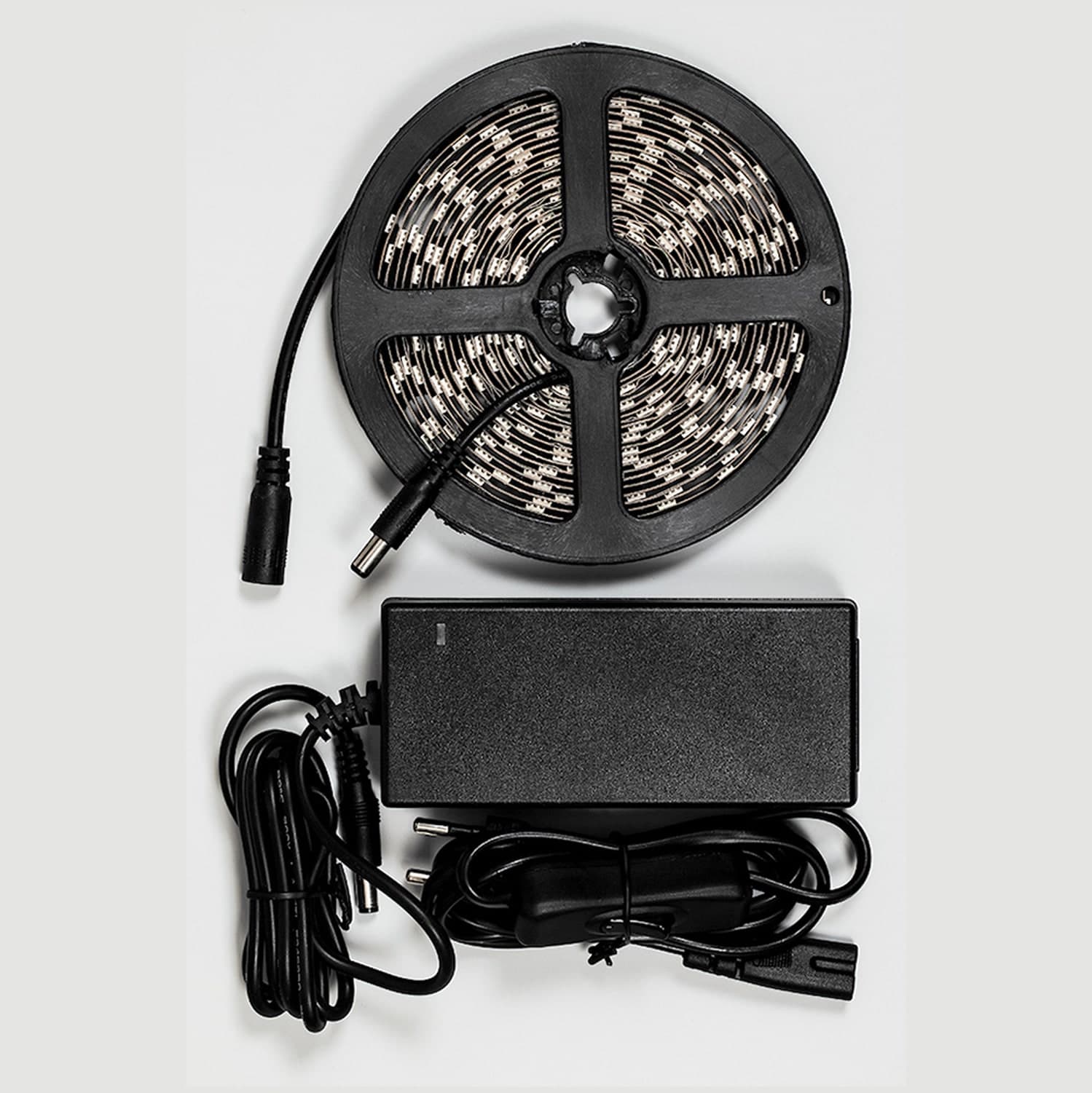 Светодиодная LED лента Feron LS606, 60SMD(5050)/m 14.4W/m 12V 5m RGB c адаптером с вилкой, контроллером с пультом в комплекте