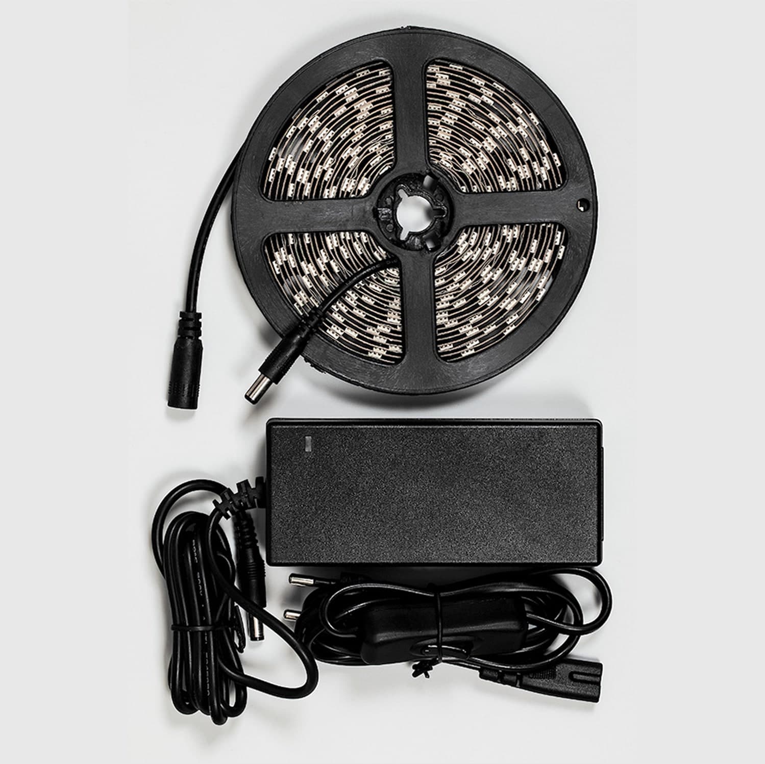 Светодиодная LED лента Feron LS606, 60SMD(5050)/m 14.4W/m 12V 3m 6500К с адаптером с вилкой в комплекте