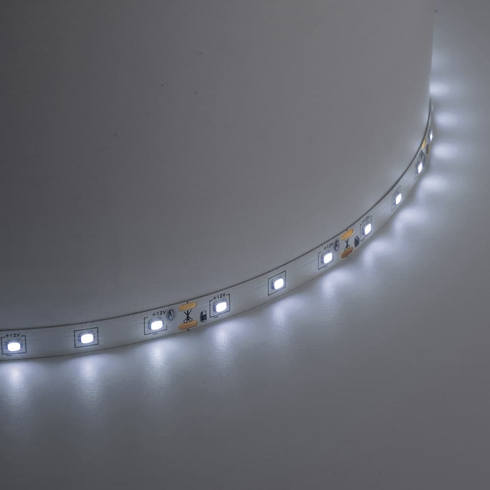 Лента светодиодная SST01 SAFFIT 60SMD(2835)/m 6Вт/м 12V 5000*8*1.22мм 6500K, IP20